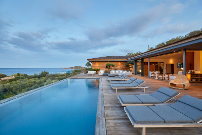 Magnifique terrasse en lame de pin Radiata Kebony
