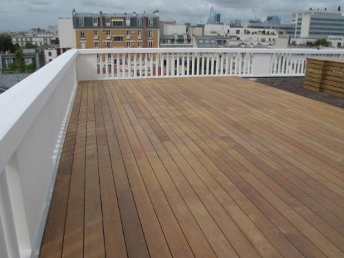 Terrasse en bois exotique sur sol dur 