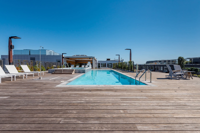 Abords de piscine en lame de terrasse Kebony 