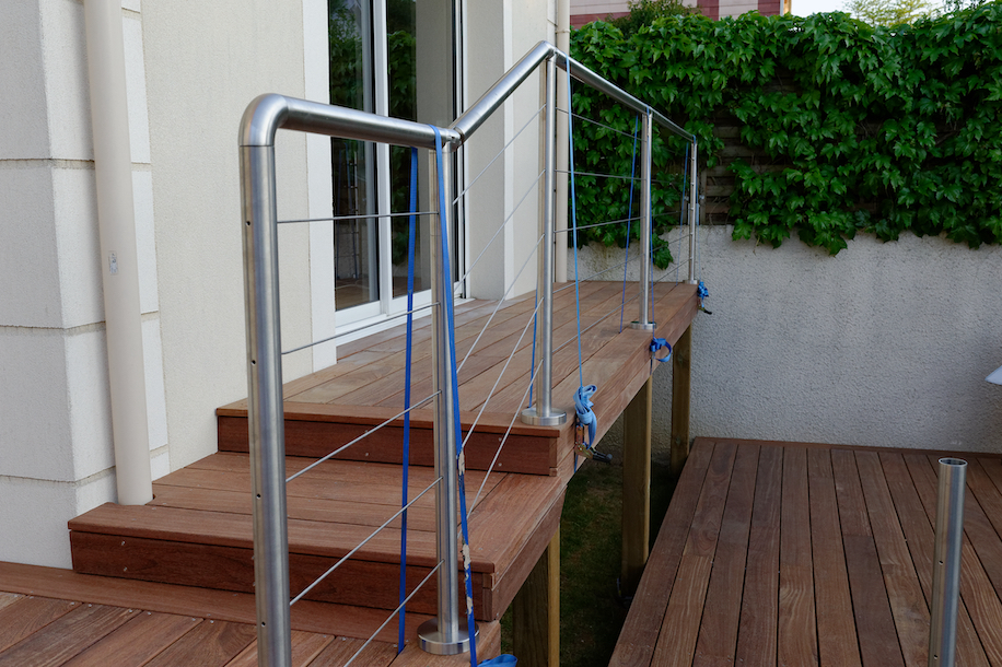 installation Piscine avec fond mobile en bois exotique