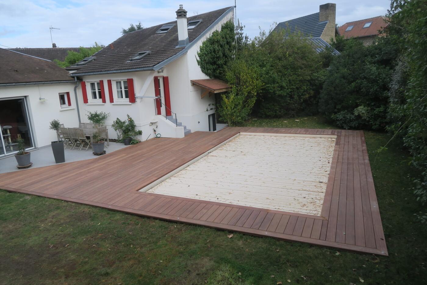 Deux terrasses sur pilotis avec plage de jacuzzi 