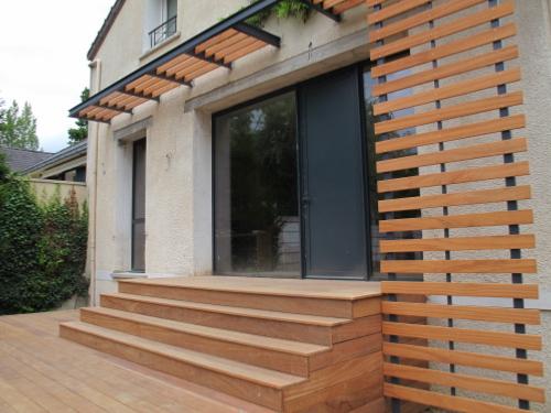 Escaliers sur mesure pour nos terrasses en bois exotique