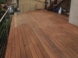 terrasse en Afrormsia pos en biais
