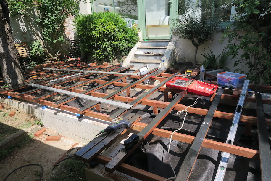 installation Piscine avec fond mobile en bois exotique