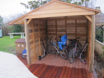 Terrasse et cabane en bois exotique