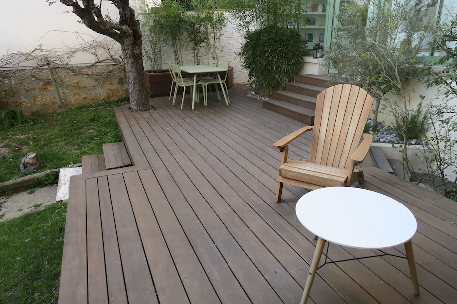 installation Piscine avec fond mobile en bois exotique