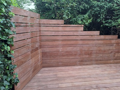 terrasse en Afrormsia pos en biais