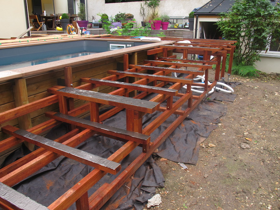 installation Piscine avec fond mobile en bois exotique