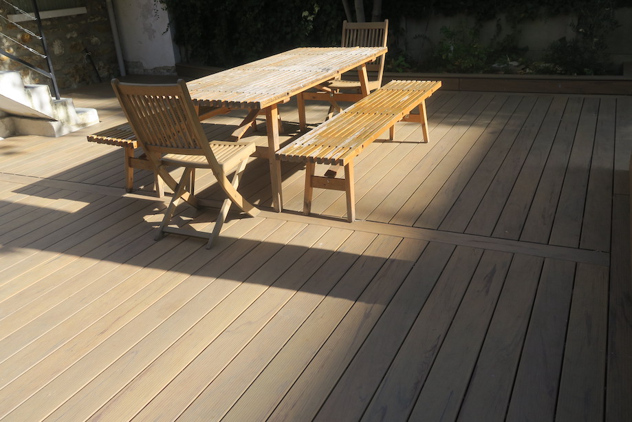 Terrasse sur pilotis en bois composite Timbertech tropical