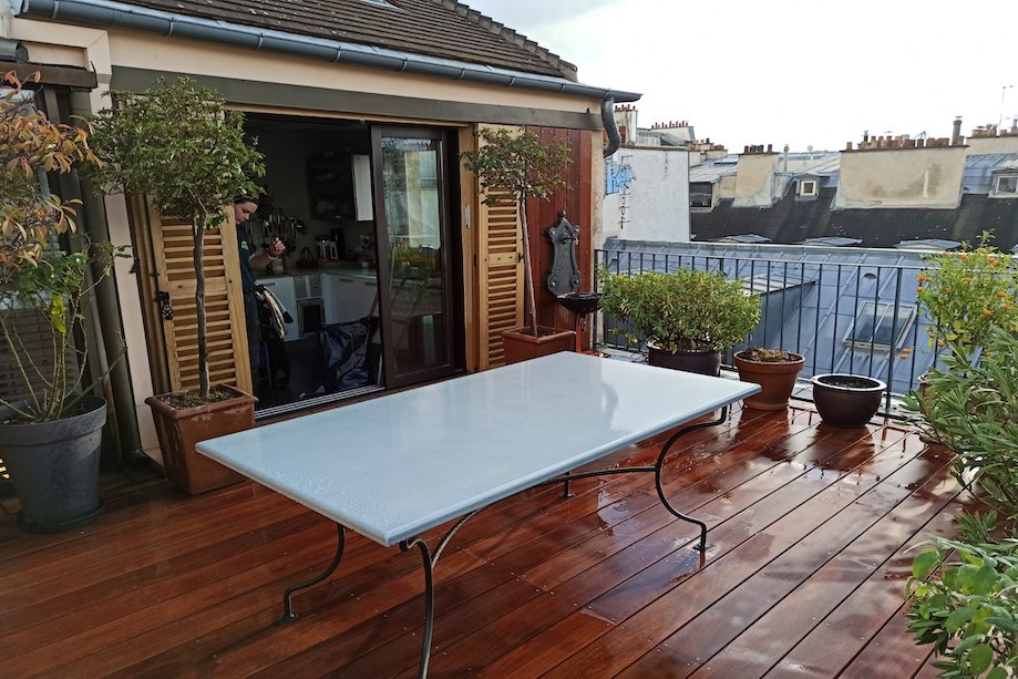 terrasse en Afrormsia pos en biais