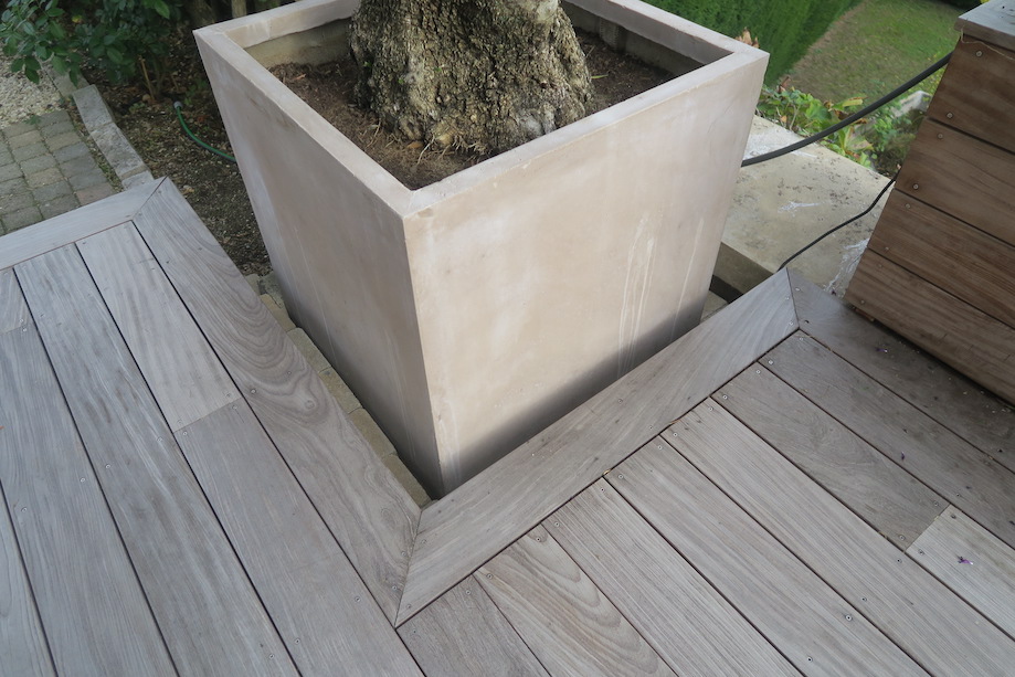 installation Piscine avec fond mobile en bois exotique