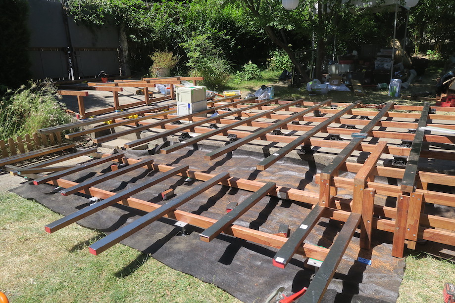 installation Piscine avec fond mobile en bois exotique